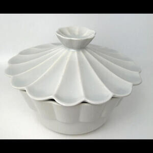 Vintage CALIF USA Pottery Covered Dish Bowl Light Blue Glaze Scalloped Ruffle